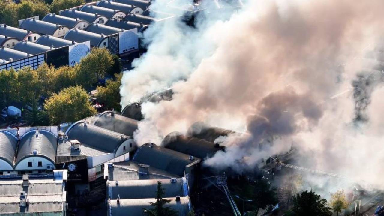 İSTOÇ Ticaret Merkezi'nde yangın: 17 iş yeri hasar gördü (Video)