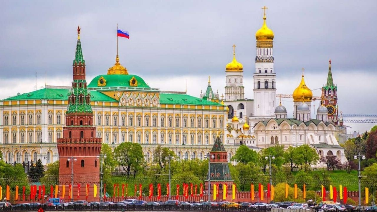 Kremlin, Putin'in ABD'ye karşı komplo kurduğu iddialarını yalanladı Kremlin, Putin'in ABD'ye karşı komplo kurduğu iddialarını yalanladı