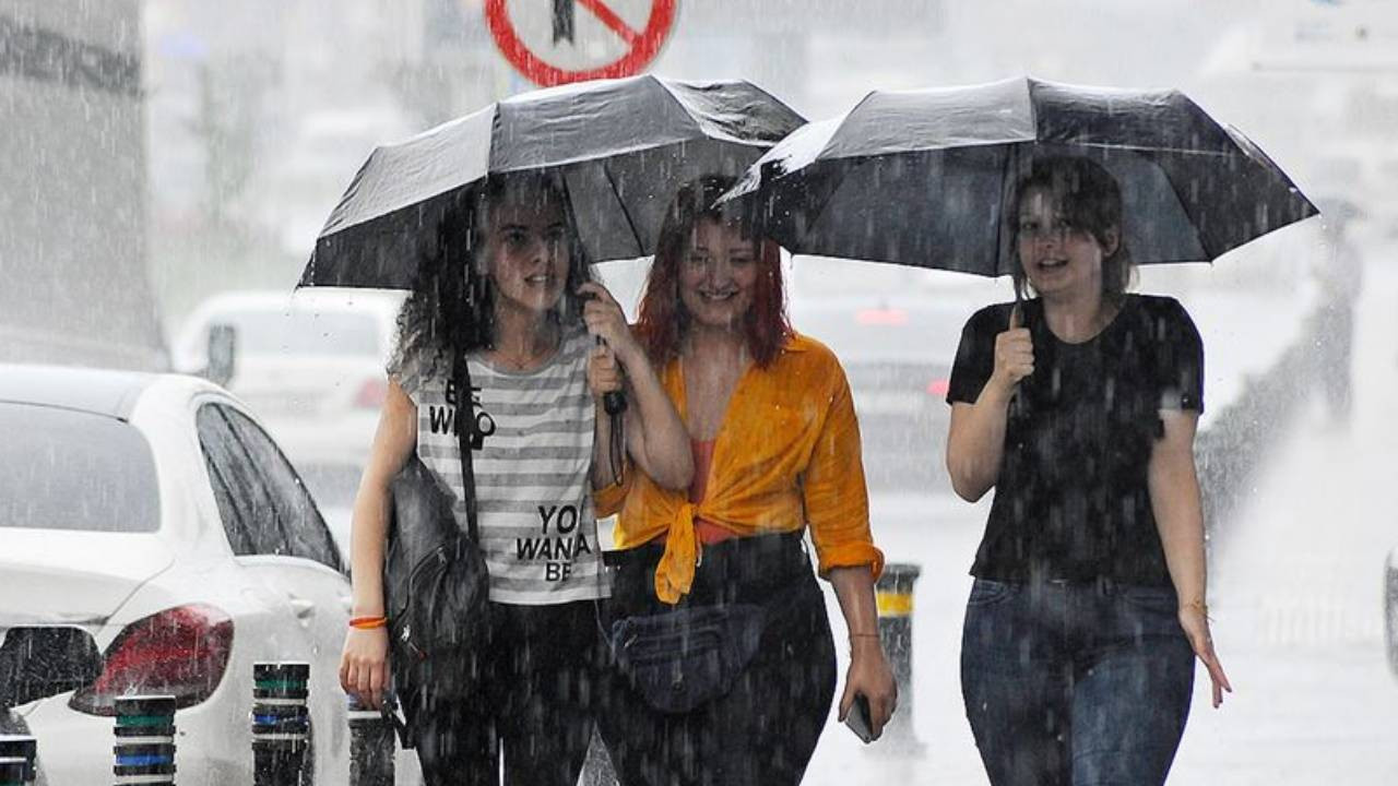 Meteoroloji illeri tek tek sayarak uyardı: Gök gürültülü sağanak ve kuvvetli rüzgar alarmı Meteoroloji illeri tek tek sayarak uyardı: Gök gürültülü sağanak ve kuvvetli rüzgar alarmı