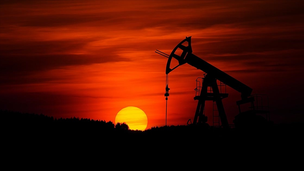 OPEC+ toplantısı öncesi petrol fiyatlarında düşüş