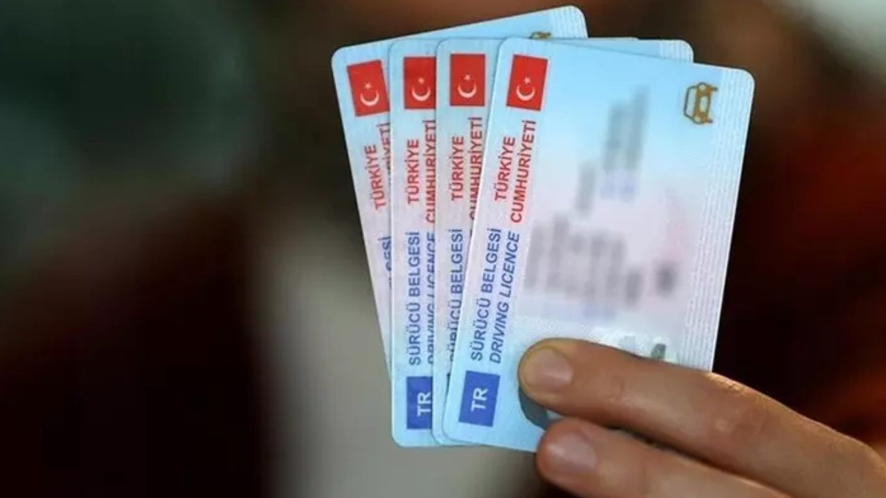 Eski tip ehliyetler için son tarih yaklaşıyor:  15 TL yerine 7 bin 438 lira ödemek zorunda kalmayın!