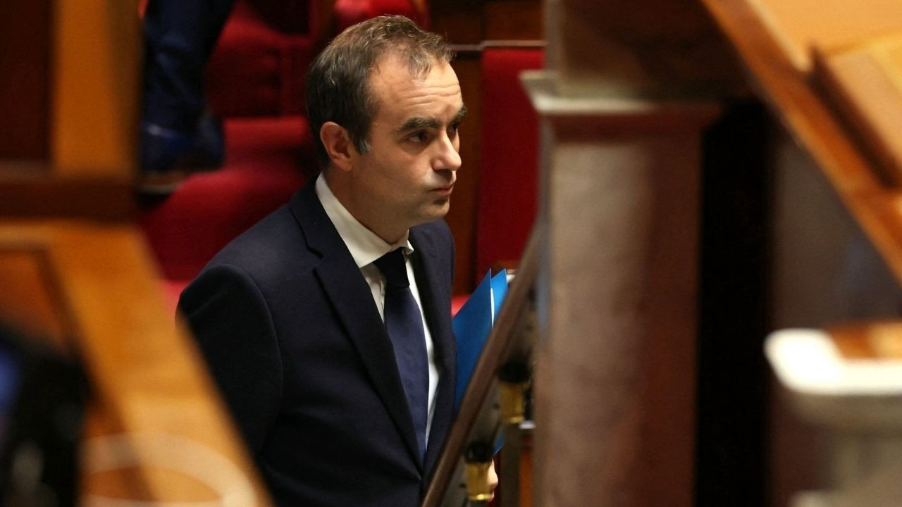 Fransa tartışmalı emeklilik reformunu seçimlere kadar askıya aldı Fransa tartışmalı emeklilik reformunu seçimlere kadar askıya aldı
